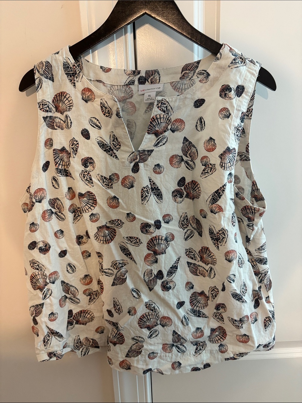 Liz Claiborne Cream Shell-Print Sleeveless Top with Navy and Coral Accents